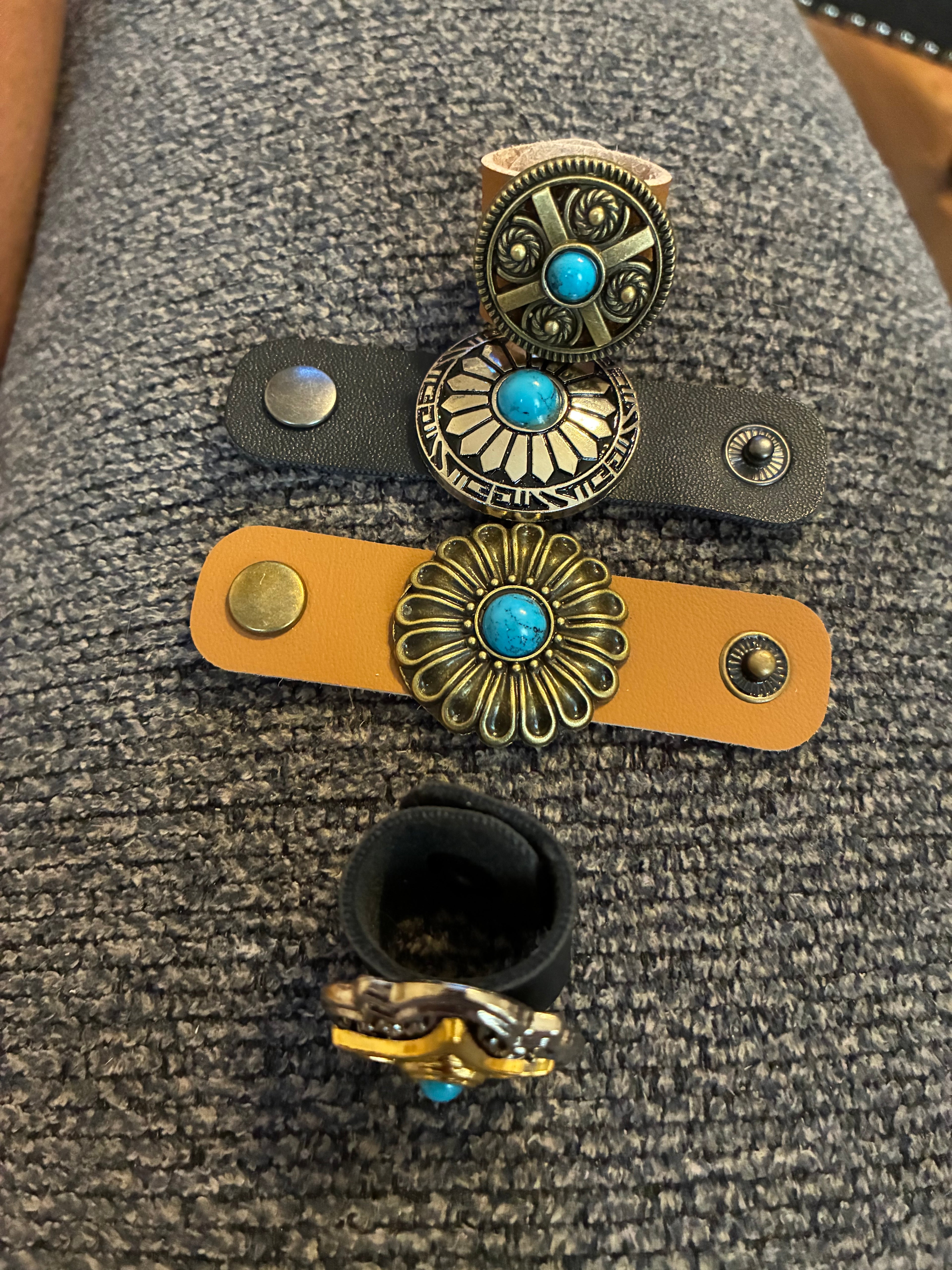 Set de 4 Mini cintos para pañuelos.