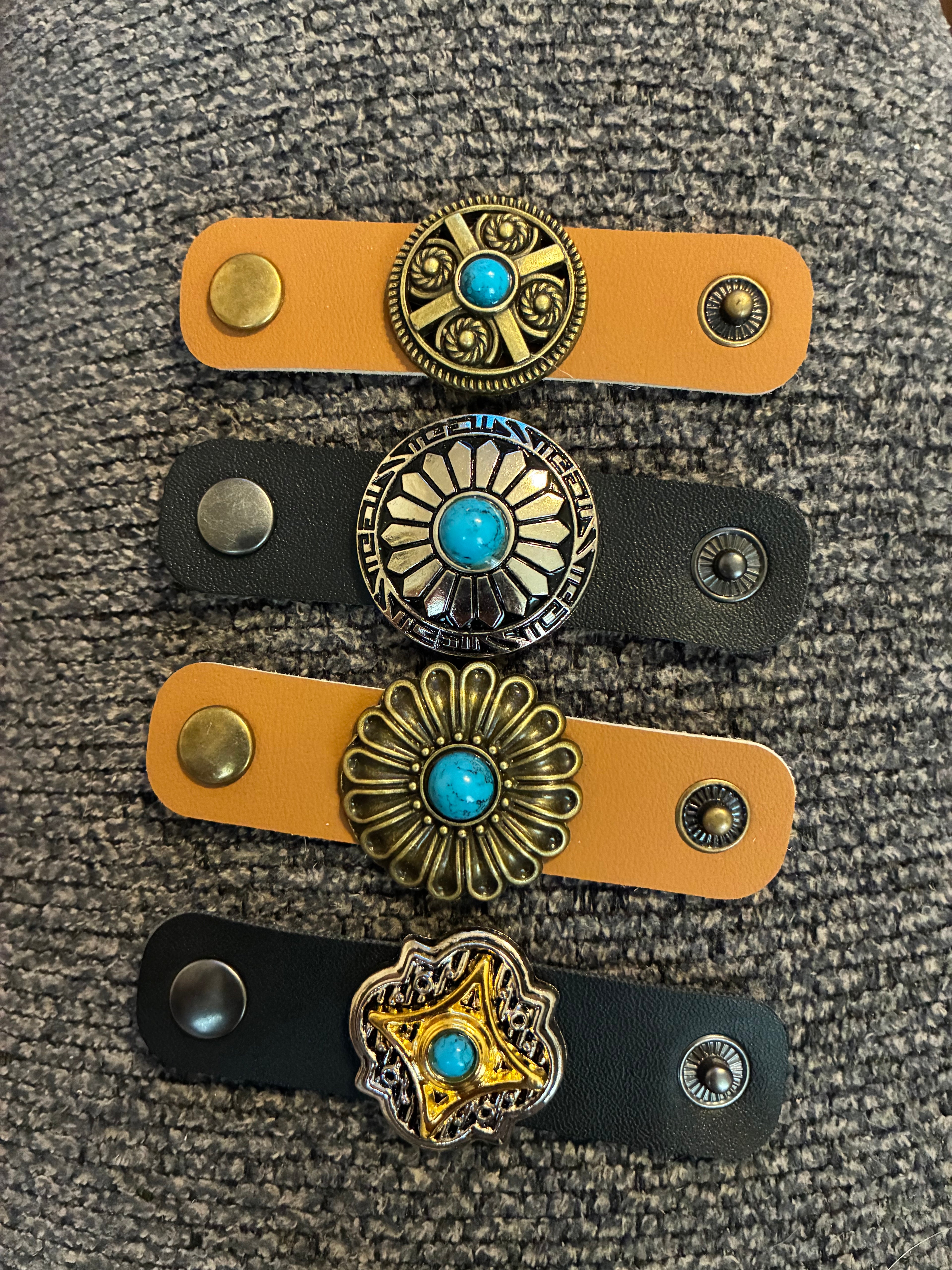 Set de 4 Mini cintos para pañuelos.
