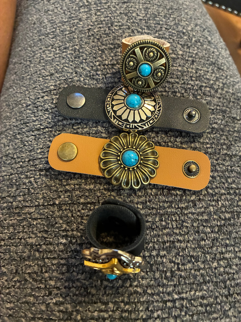 Set de 4 Mini cintos para pañuelos.