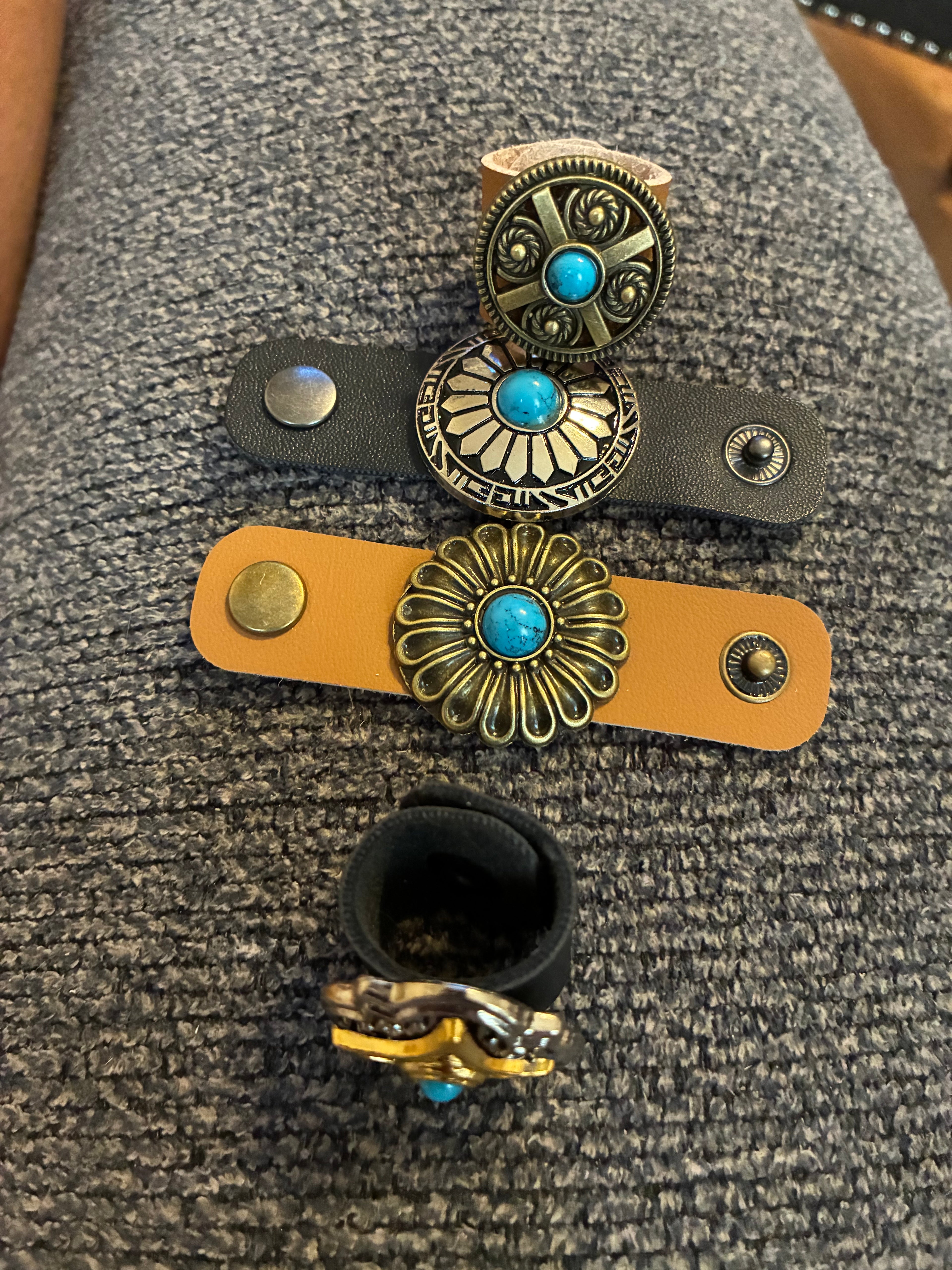 Set de 4 Mini cintos para pañuelos.